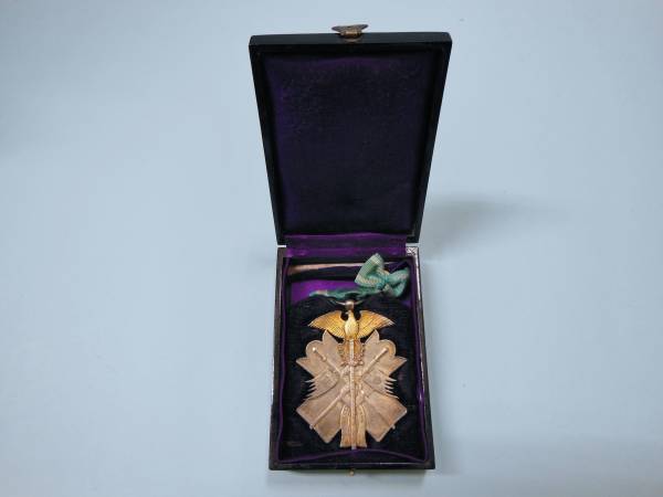 功七級金鵄章 箱　略綬（リボンボタン）付　⑭