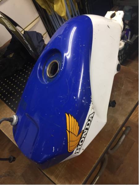 NSR250R MC-18 ガソリンタンク