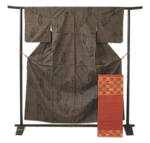 美品 本場大島紬＆なごや帯・帯揚げ・帯〆セット（正絹）未使用＜TT1366＞ 本場大島紬 径横絣 7マルキ なごや帯 正絹 仕立上り T449☆