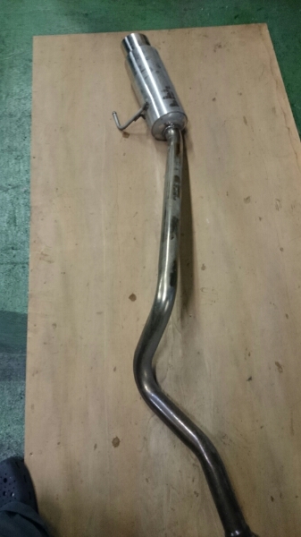 H12グランドハイエース、社外リアマフラー