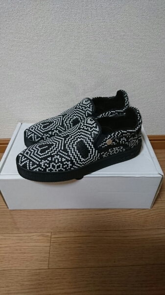 ホワイトフラッグス スニーカー