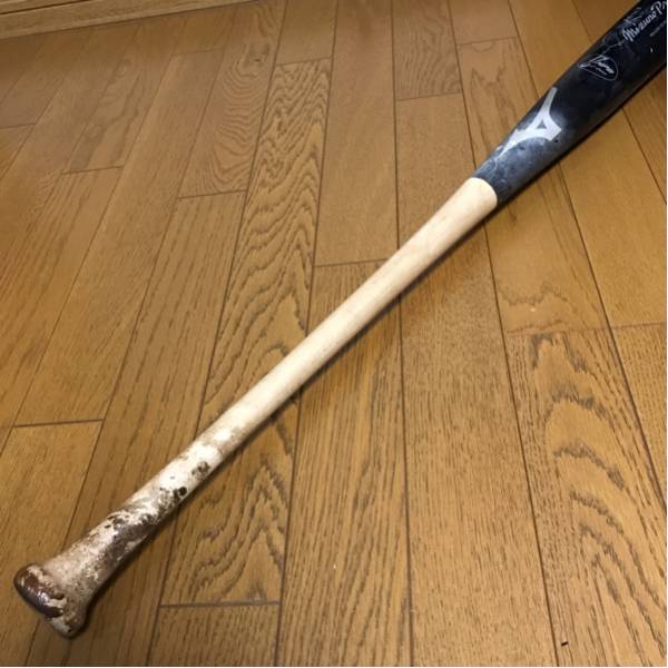 横浜DeNAベイスターズ 梶谷隆幸選手 実使用サイン入りバット