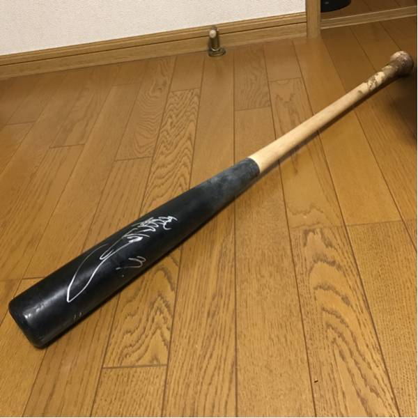 横浜DeNAベイスターズ 梶谷隆幸選手 実使用サイン入りバット
