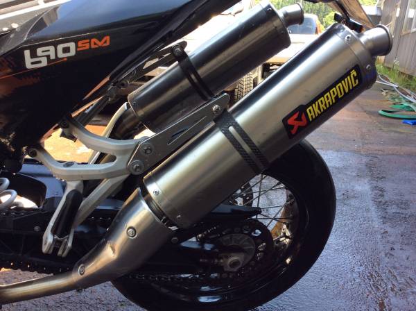 希少 AKRAPOVIC アクラポビッチ マフラー KTM 200 DUKE 2026年最新