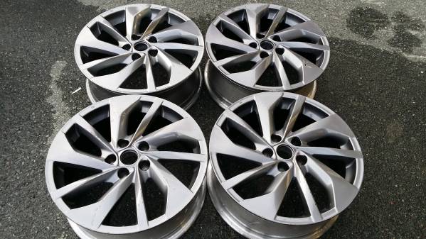 【3833】日産 エクストレイル 純正 20XTT 18×7J＋35 PCD114.3