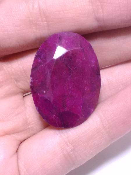 アフリカ産ルビーのルース 89カラット