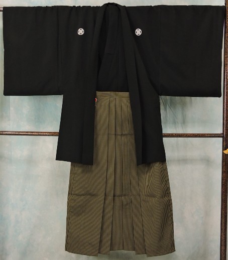 美89　化繊　男黒紋付袴セット　袴丈87cm