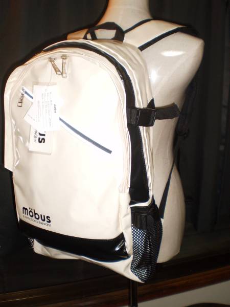 ★新品 MOBUSモーブス リュック バックパック白黒 ターポリン25L
