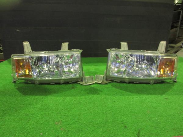 NCP31　 NCP30　bB HID 　ヘッドライト 左右 良品☆bB NCP30/31 後期 ヘッドライト左右Set HID B051623 NCP30
