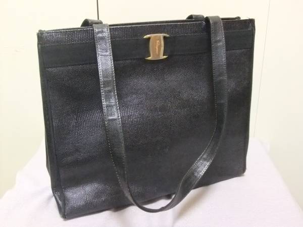 美品】Salvatore Ferragamo フェラガモ ヴァラ リボン リザード 型押し 