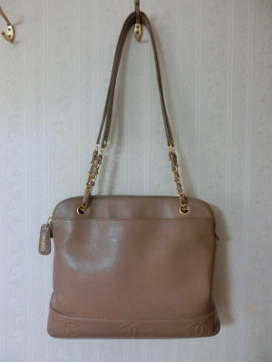 CHANEL　キャビアスキン・ショルダーバッグ　USED　美品
