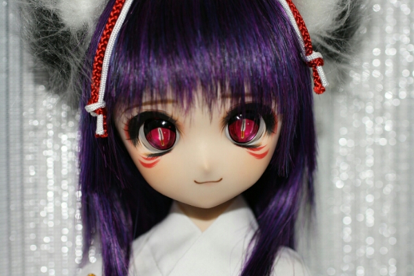 金魚*DDH-01 ノーマル肌 カスタムヘッド+猫目レジンアイ+巫女服*