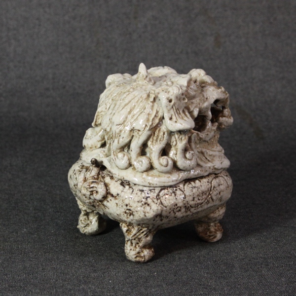 龍山窯【前川電光】作 織部釉 玉獅子置物 唐獅子 縁起物魔除除災 守護神　箱有 ☆龍山窯 前川電光 獅子香炉 共箱 未使用品！☆(瀬戸)｜売買された
