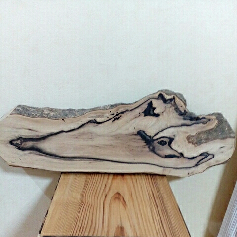 銘木黒柿　耳付き花台、長さ６５ｃｍ