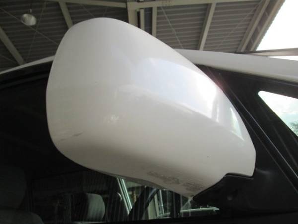 ノアAZR60G 15年式　右ドアミラー　電格/042☆NO160036