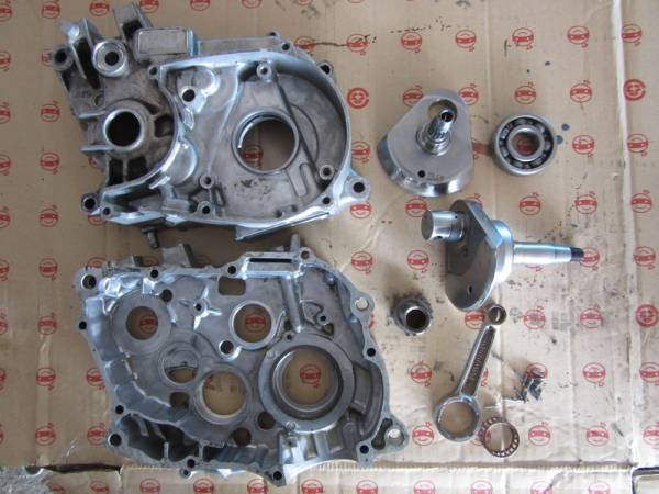 エイプ１００　ヨシムラ　クランクケース　クランクシャフト