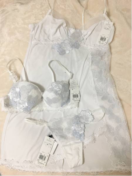 新品未使用タグ付★サルートbyワコール★ブラジャーC70＋Tバックショーツ＋スリップM80丈セット★白★トレフルパルファージュ