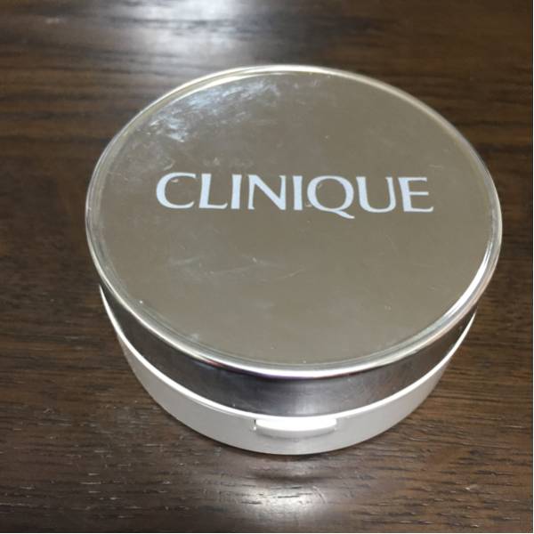 クリニーク スーパーバランスドパウダーメークアップ15 61ライト ファンデーション_1