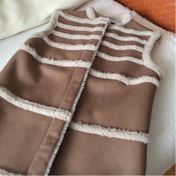 バレンチノ ムートンベスト