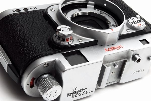 0 Royal Robot - Camera a 35mm | III Runs that Film Format Square 