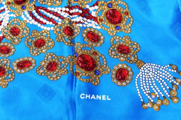 シャネル CHANEL 大判シルクスカーフ ビジュー/宝石柄 中古