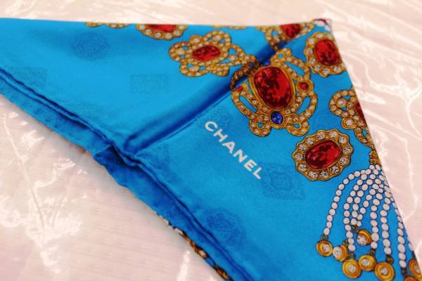シャネル CHANEL 大判シルクスカーフ ビジュー/宝石柄 中古