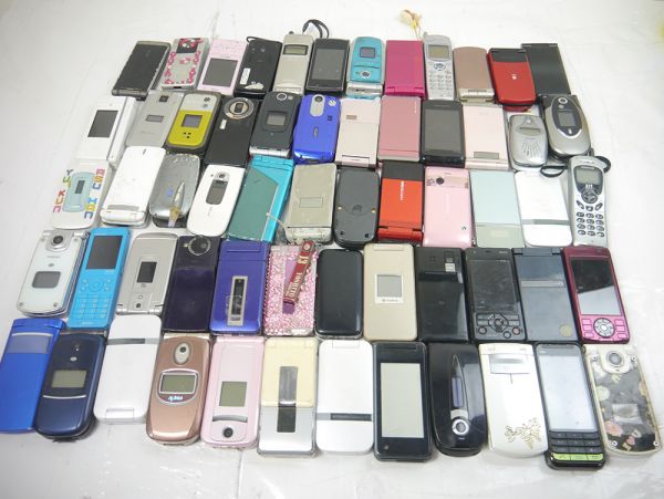 ☆ガラケー60台まとめてジャンク品1全てdocomo au softbank等ガラケー