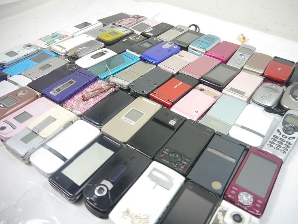 ☆ガラケー60台まとめてジャンク品1全てdocomo au softbank等ガラケー