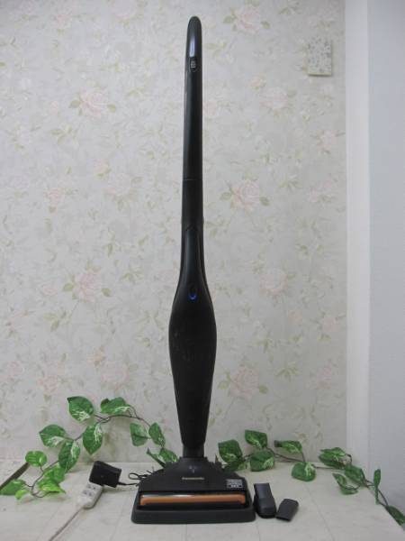 used【大534・14】パナソニック コードレススティッククリーナー 黒★ MC-BU100J-K