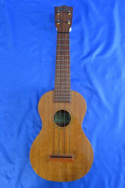 R-DC119 フェイマス Famous ソプラノウクレレ FS-5 ケース付 中古
