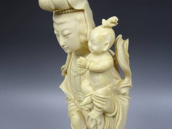天然本象牙彫刻】細密彫観音様童子文置物 立像 唐木台 仏教美術 1125g