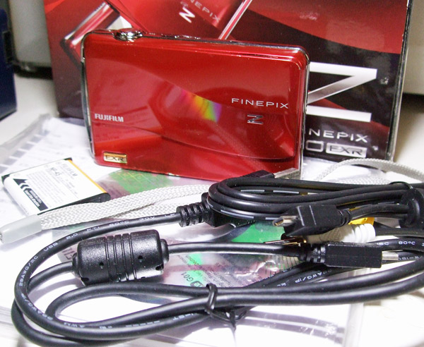 100%新品，新作登場 □□□ FinePix Z700 EXR 付属品あり (529) □□