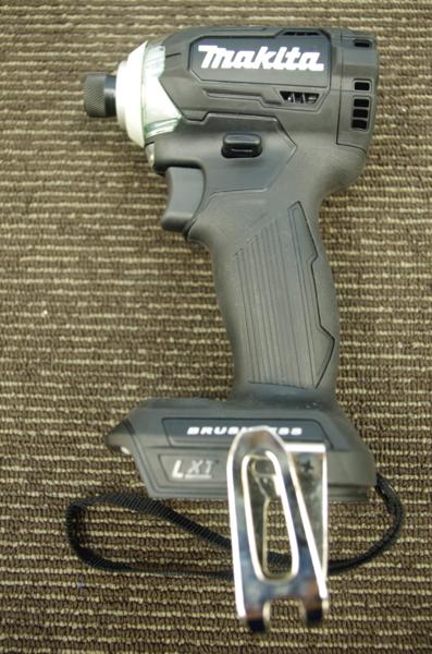 ⑩　未使用品■マキタ 充電式インパクトドライバ TD170D ブラック 本体のみ　①