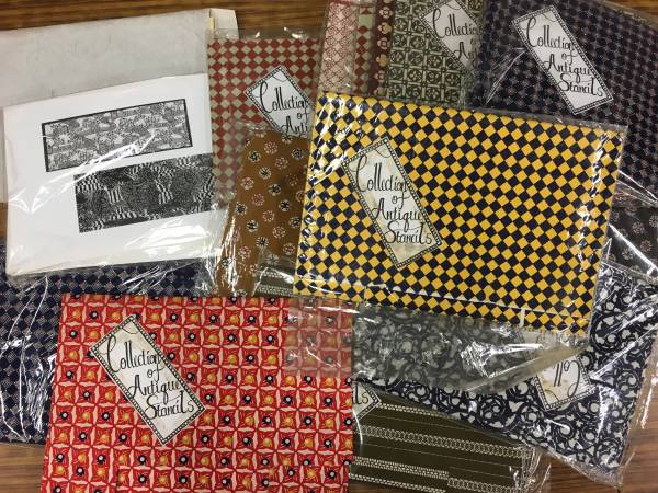 伊勢型紙！江戸小紋！図案約９００枚！実物の古裂も！非常に細緻な図案！　　　　　　　　検デザイン襤褸古布民藝江戸小紋着物端切れ芭蕉布