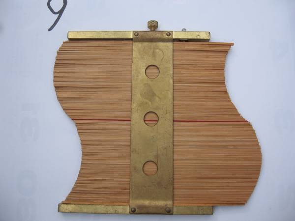 どんな形でも簡単に型取り！型取りゲージ