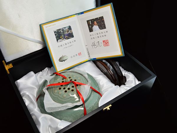 徐朝興 中国龍泉青磁 香炉 花台 国家国宝級大使 中国 古玩 煎茶道具
