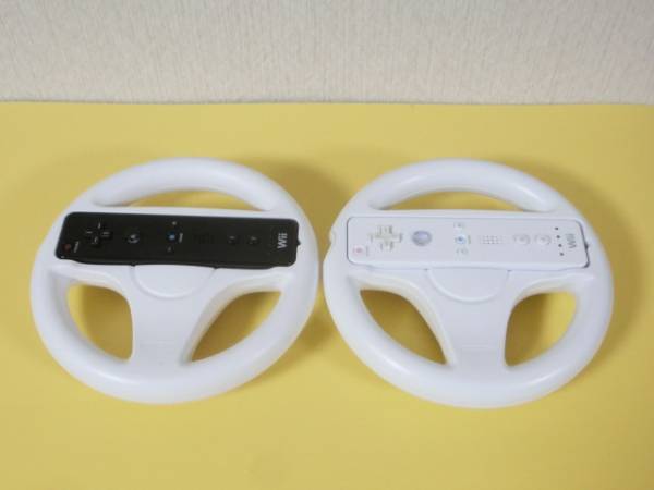 ★☆任天堂純正 Wii リモコン ブラック ・ ホワイト 白　黒 Wii マリオカート ハンドル　2個☆★