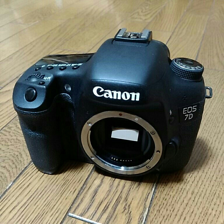 Canon EOS 7D ボディ 動作も写りもOKです。ストラップ、バッテリー