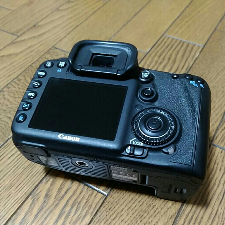 Canon EOS 7D ボディ 動作も写りもOKです。ストラップ、バッテリー 