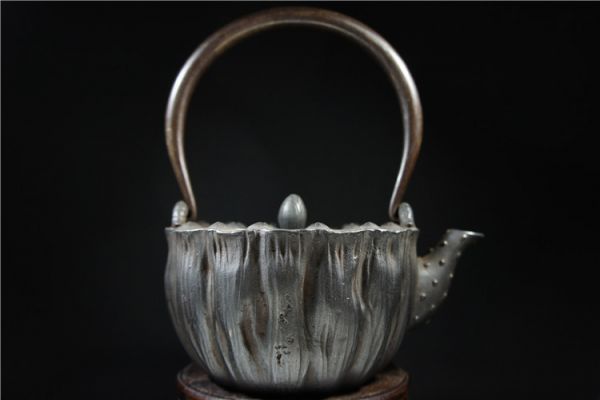 細工鉄製 蓮紋高彫 蓮子紋鉄蓋 銅取手 鈴木手造在銘 鉄瓶 72046