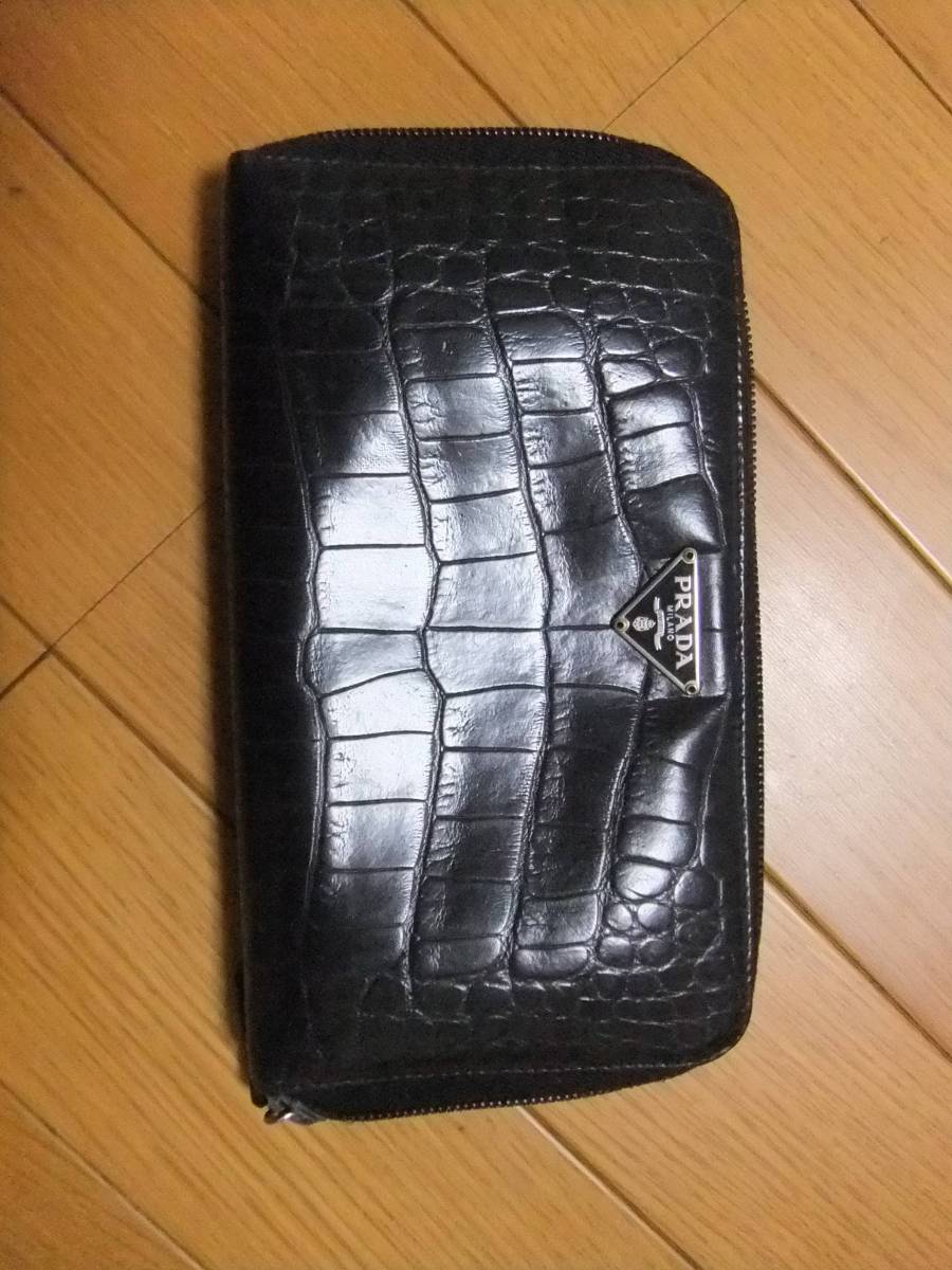 プラダ　型押し　ラウンドファスナー　長財布　黒　正規　レア