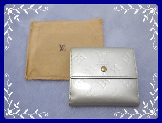 超激得，人気 ルイヴィトン 使用感中 Wホック財布 ヴェルニ シルバー/ポルトモネカルトクレディ/袋付き(ヴェルニライン)｜売買されたオークション情報、yahooの商品情報をアーカイブ公開 - オークファン 服飾小物