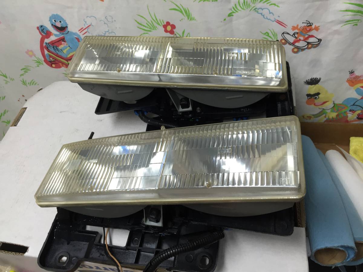 '92～'99 シボレー C/K タホ サバーバン ヘッドライト左右セット ユーズド品です。