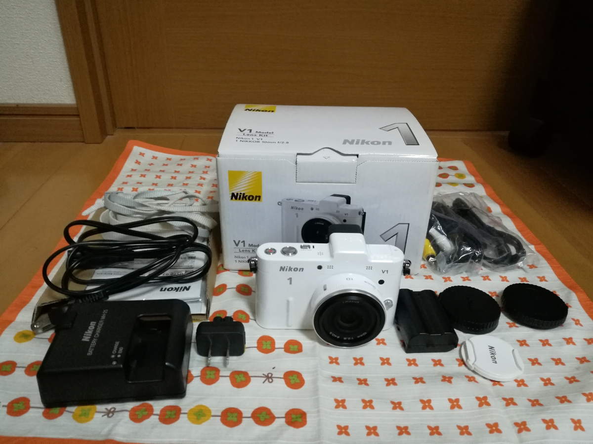 Nikon 1v1 レンズキット 10mm f2.8 ホワイト 外箱付