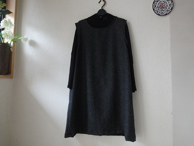 秀ハンド　LL位　ウ－ル・シルク。ポリ混　ジャンパ－スカ－ト　Aライン　黒ネップツイ－ド　楽々綺麗な着心地