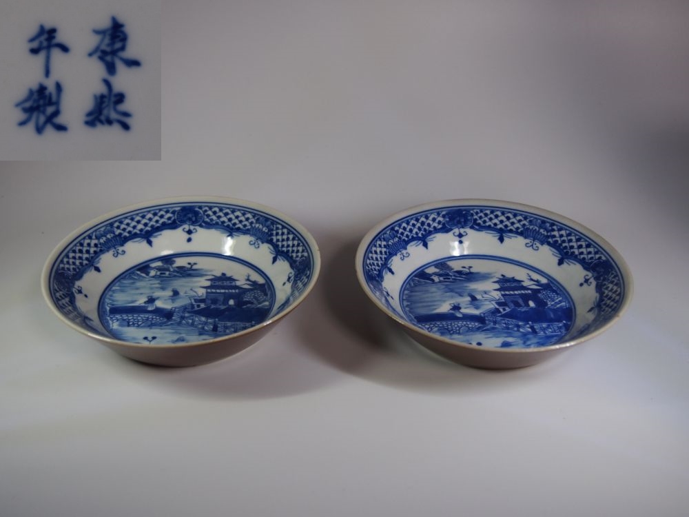 中国　大清康熙年製　青花　山水人物文　花瓶　壷　時代箱　M　R8748 R8748 中国 大清康熙年製 青花 山水人物文 花瓶 壷 時代箱 M
