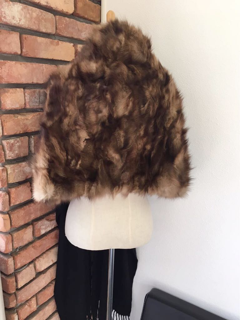 2回使用¥95万品★FENDIフェンディ★最高級大判 キャンディストール ミンクカシミア FENDI フェンディ ズッカ柄 FFジャカード BAGUETTE フェンディ、100周年を記念するウィンドウディスプレイ