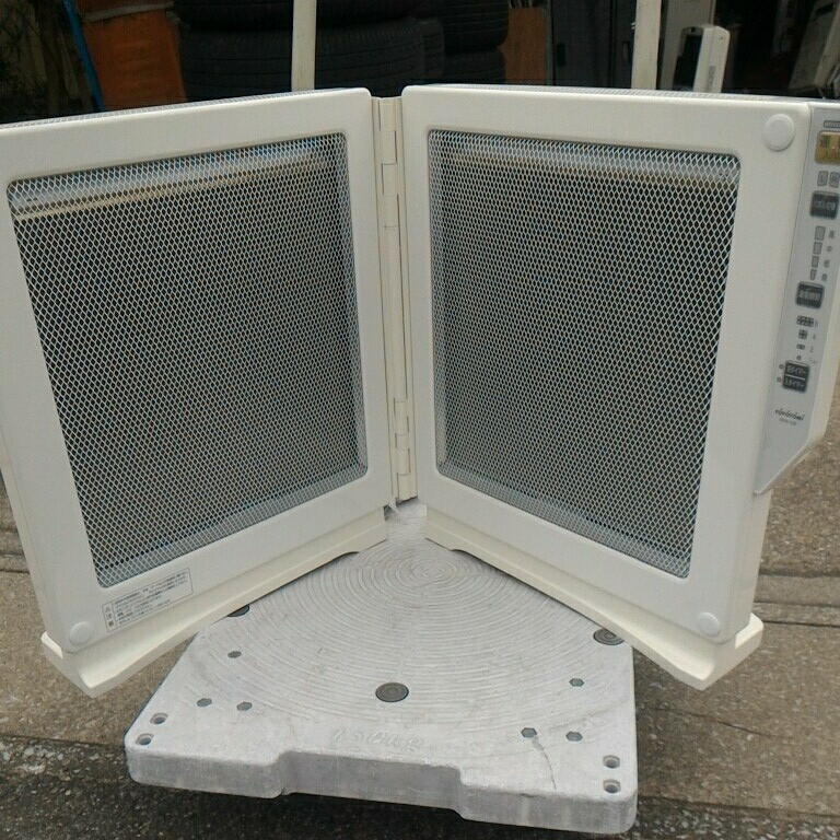 送料込み美品!トヨトミの開閉式・遠赤外線パネルヒーター EPH120 Deuxr