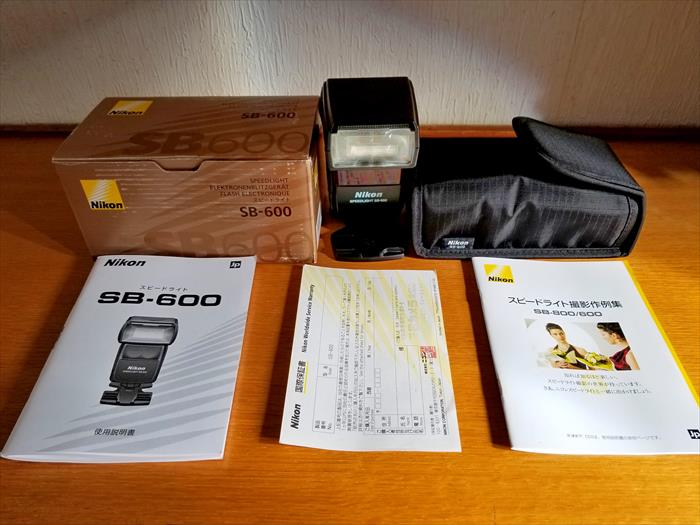 >ニコン　スピードライト　SB-700　新品同様購入依頼　使用頻度わずかのとても綺麗なお品です箱、パーツ、説明書、ケース等　全て揃っております。<br><br><span class=