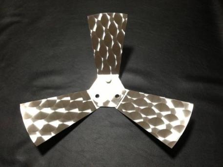 ゴールドウロコ柄　スピナー19.5インチ用　４個 ゴールドウロコ柄 スピナー19.5インチ用 ホイールスピンナーのYahoo